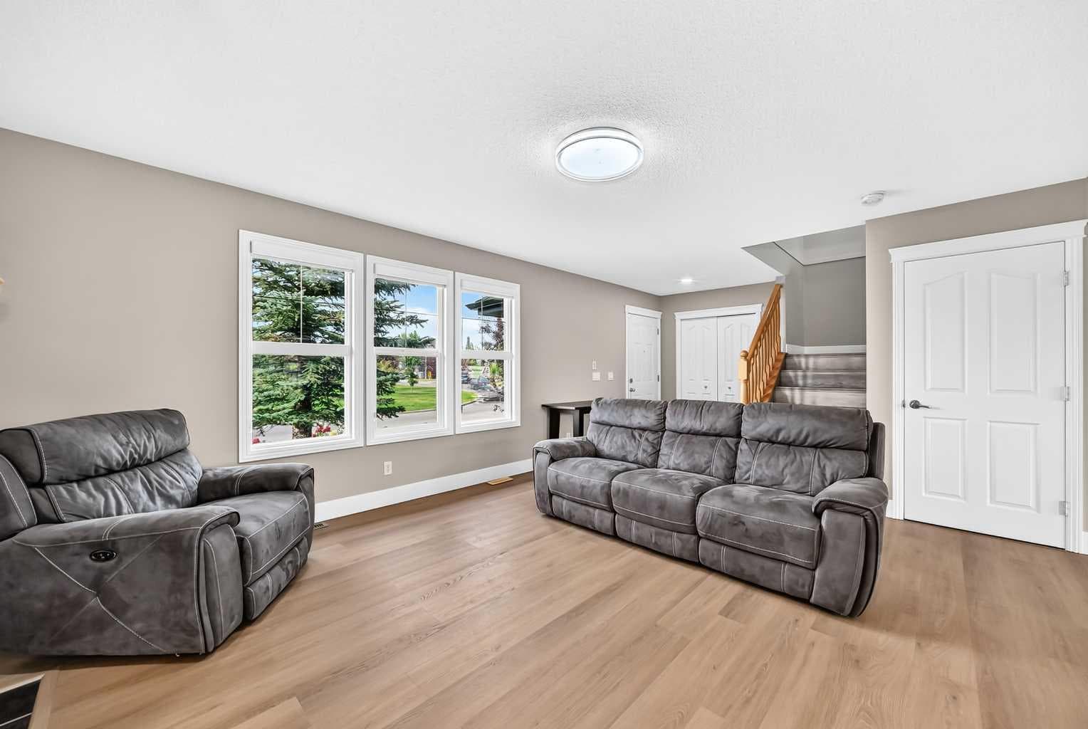 111 Coventry Hills Drive NE