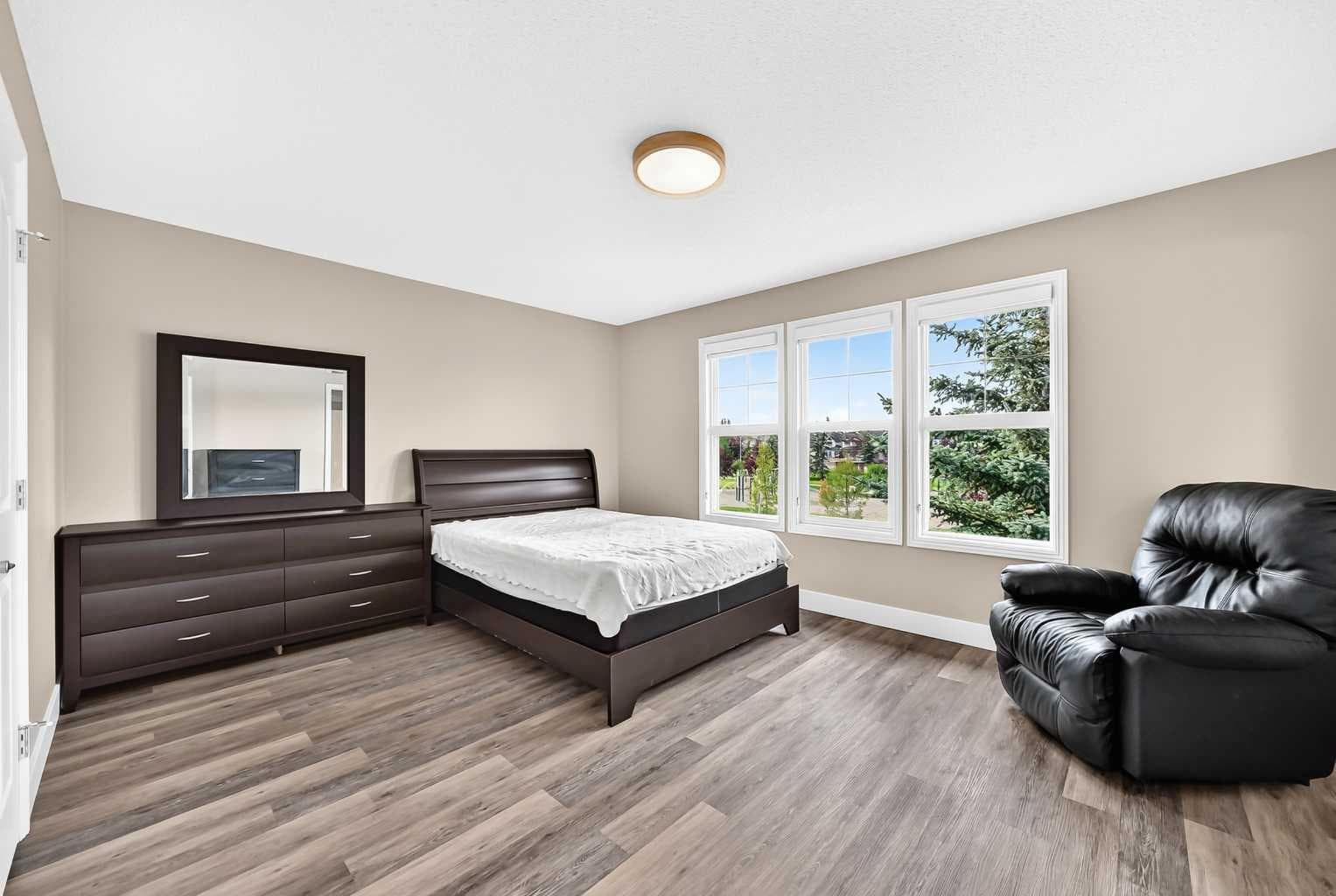 111 Coventry Hills Drive NE