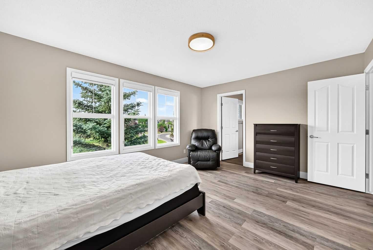 111 Coventry Hills Drive NE