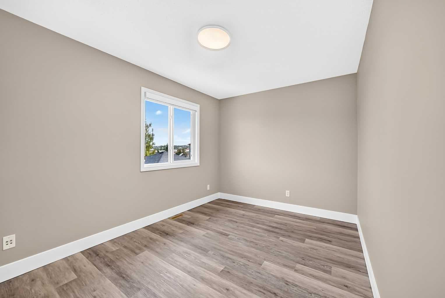 111 Coventry Hills Drive NE