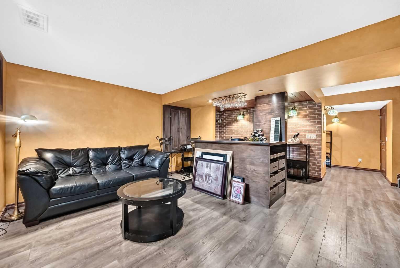 111 Coventry Hills Drive NE