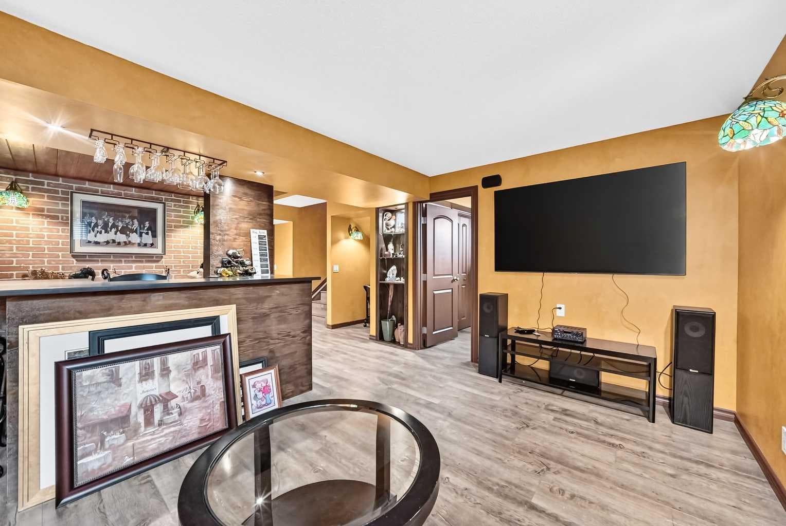 111 Coventry Hills Drive NE