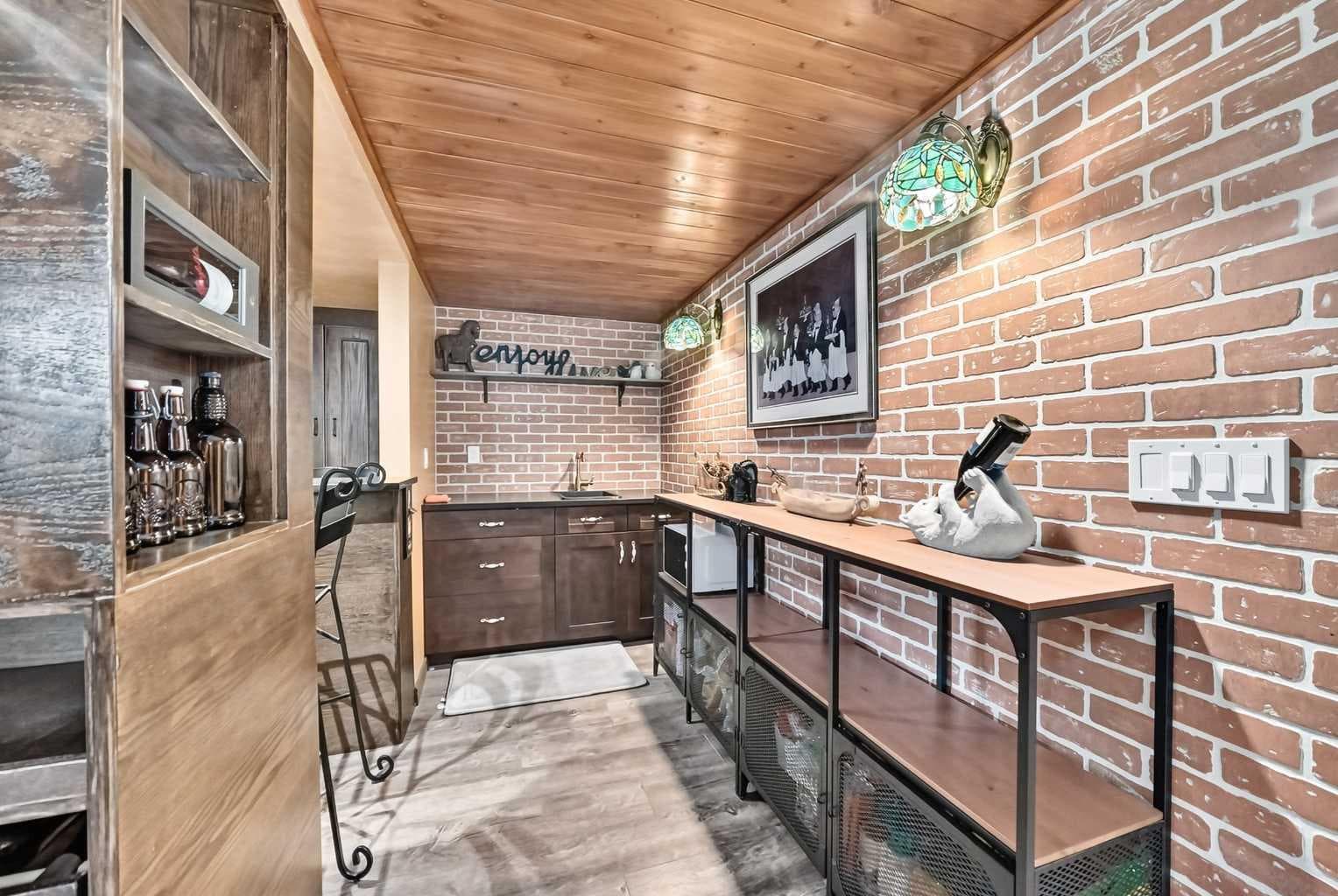 111 Coventry Hills Drive NE