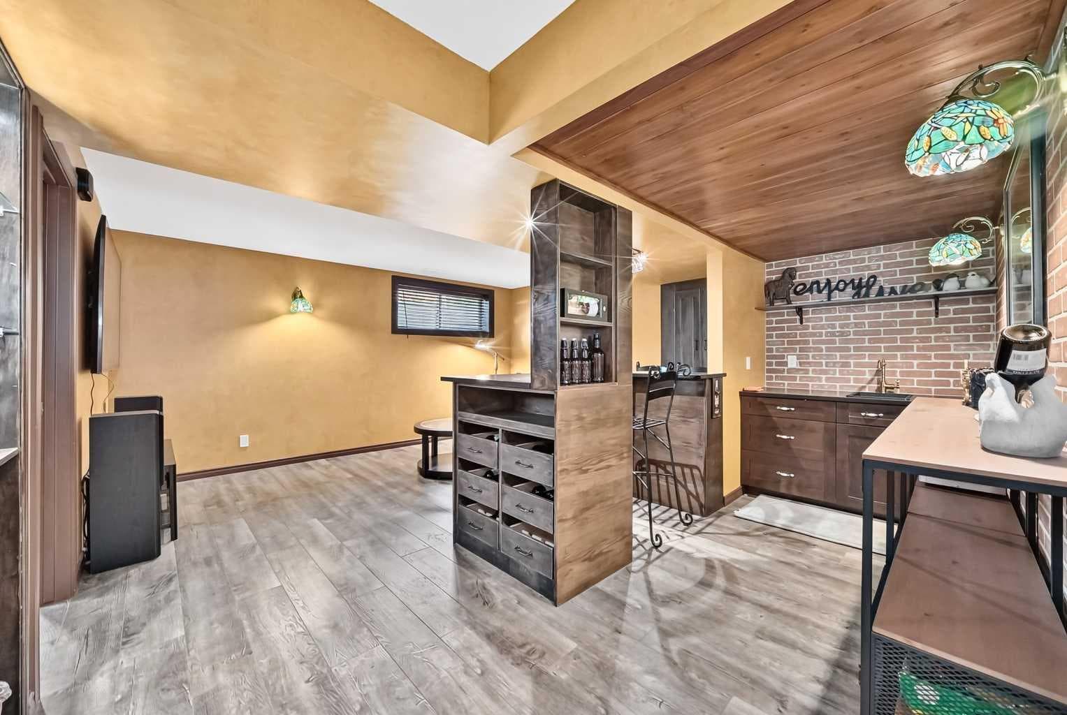 111 Coventry Hills Drive NE