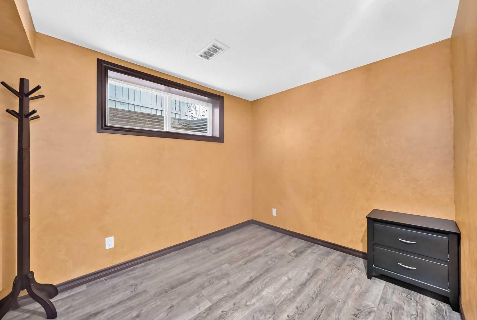 111 Coventry Hills Drive NE