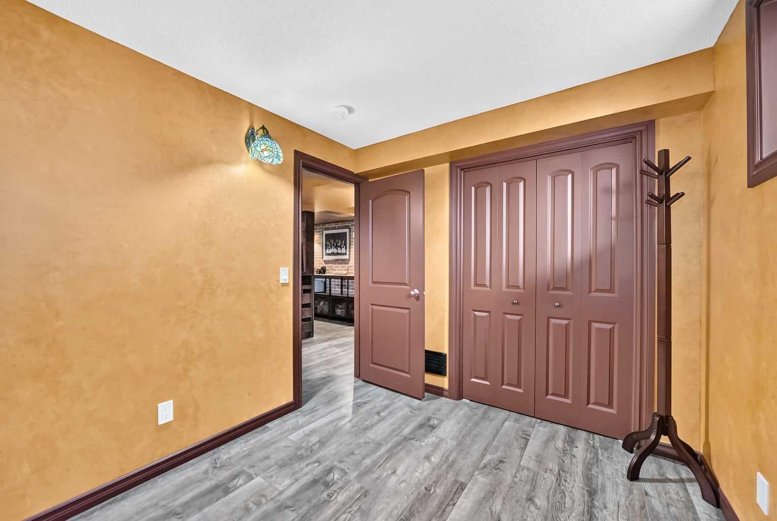 111 Coventry Hills Drive NE