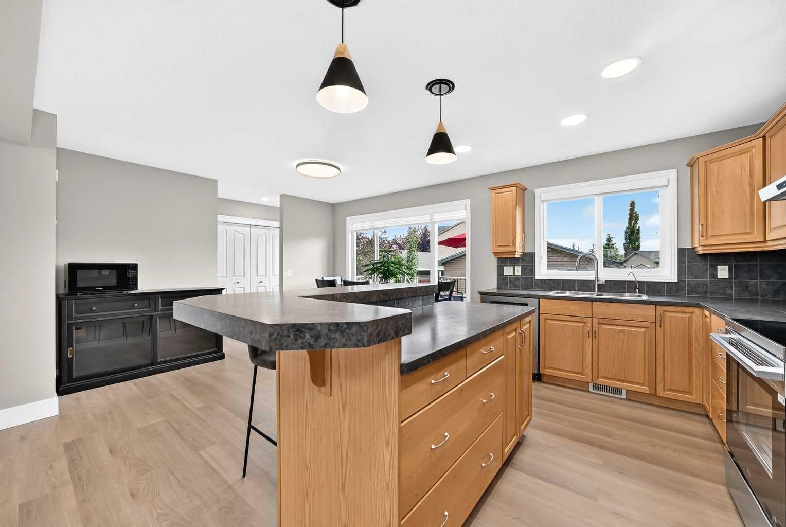 111 Coventry Hills Drive NE