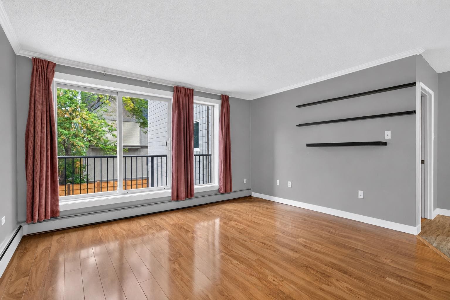205, 808 Royal Avenue SW