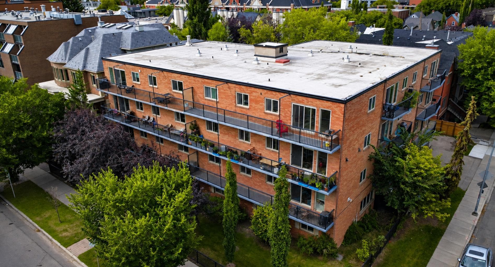 205, 808 Royal Avenue SW