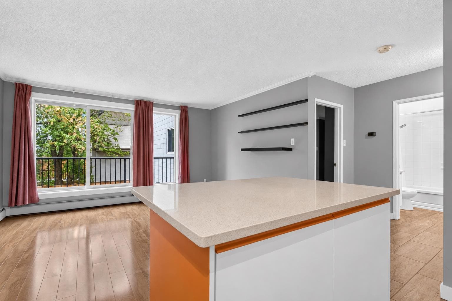 205, 808 Royal Avenue SW