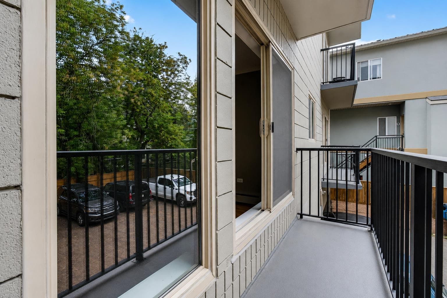 205, 808 Royal Avenue SW