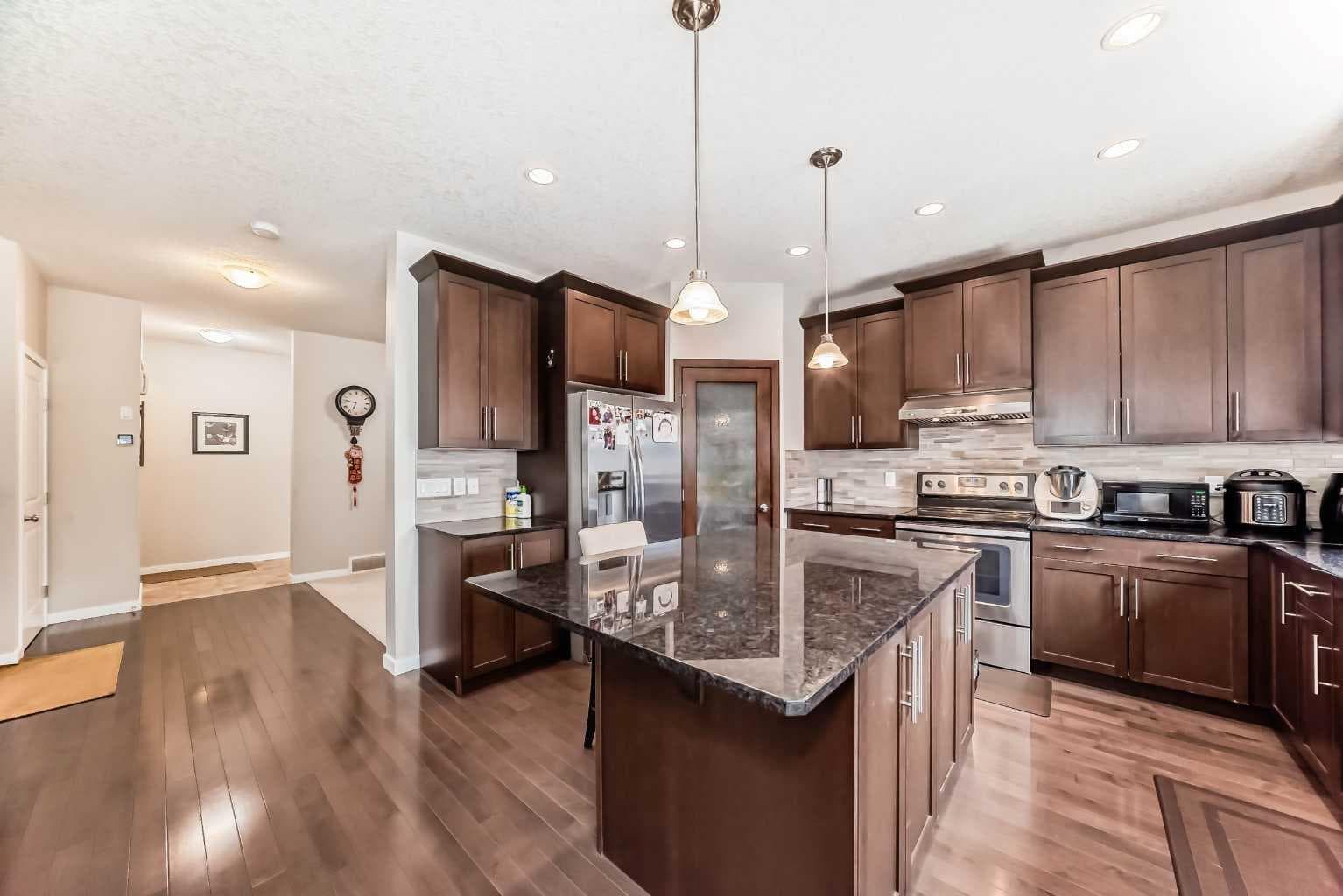 156 Cougar Ridge Manor SW