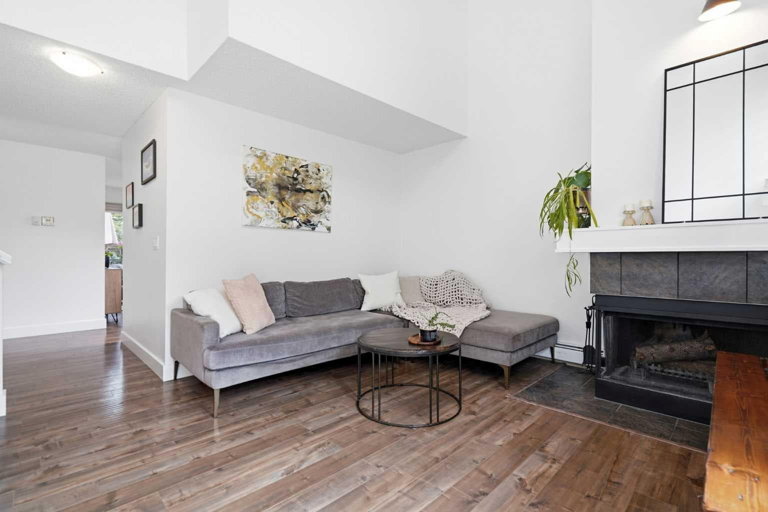 7, 219 Village Terrace SW