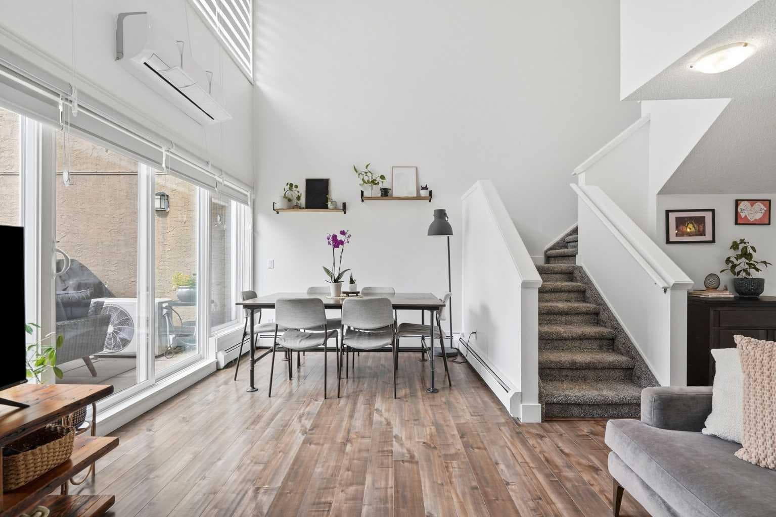 7, 219 Village Terrace SW
