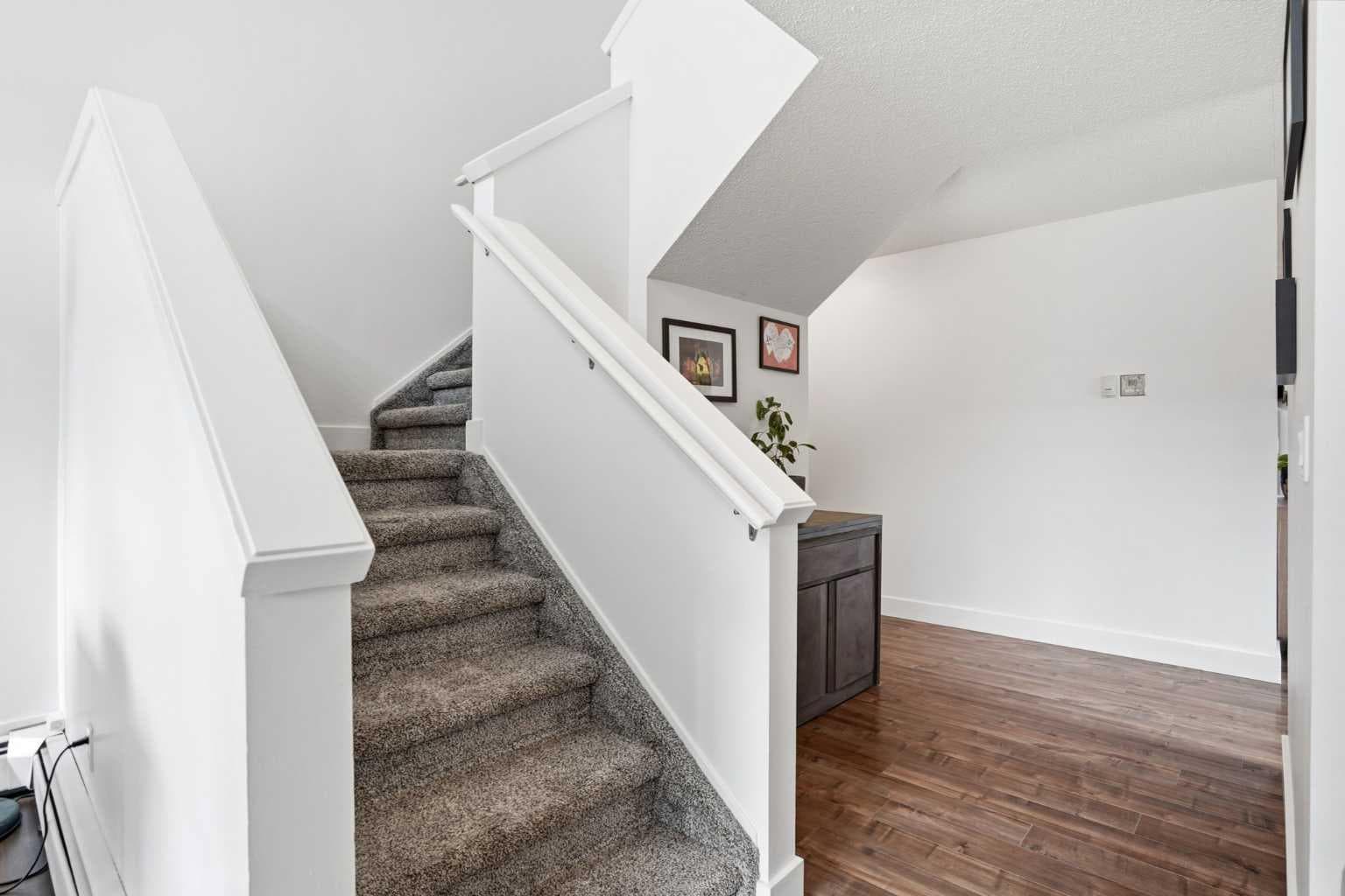 7, 219 Village Terrace SW