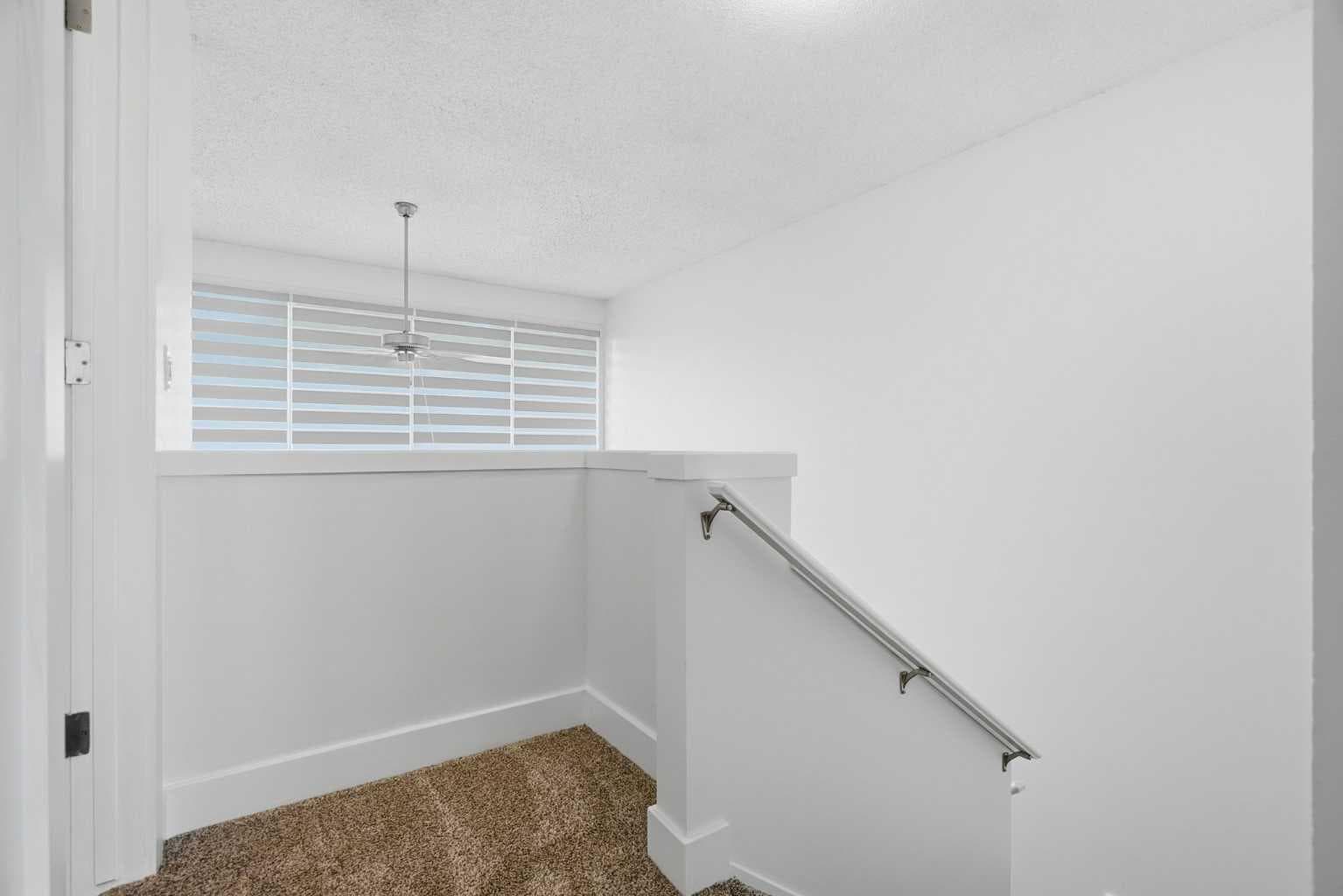 7, 219 Village Terrace SW