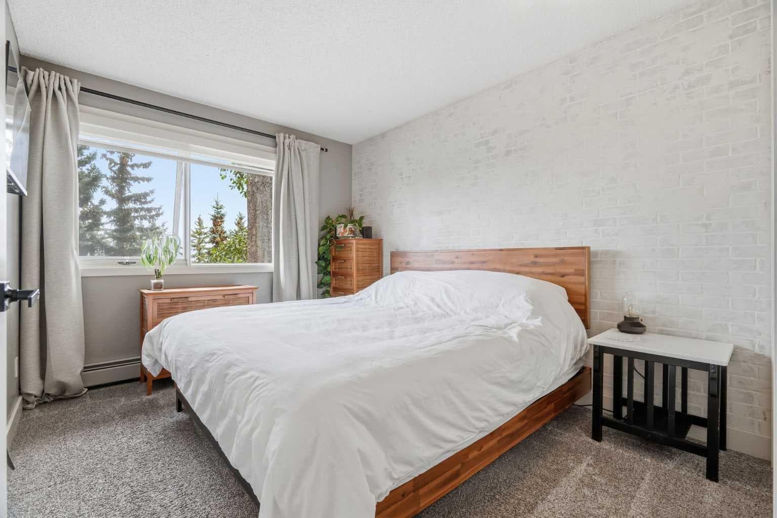 7, 219 Village Terrace SW