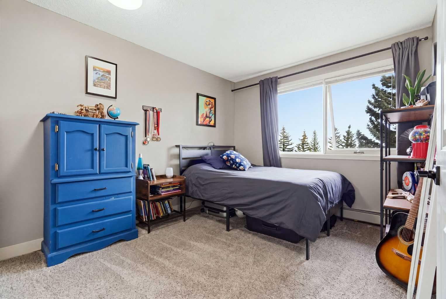 7, 219 Village Terrace SW