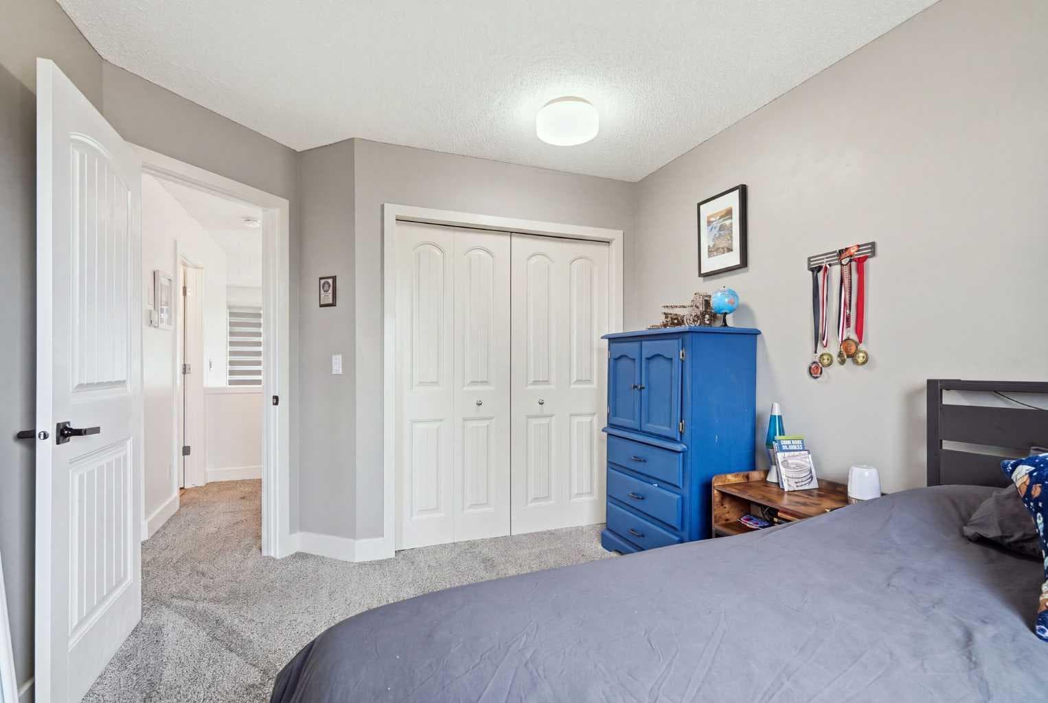 7, 219 Village Terrace SW