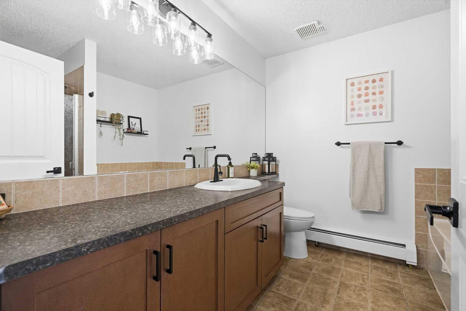 7, 219 Village Terrace SW