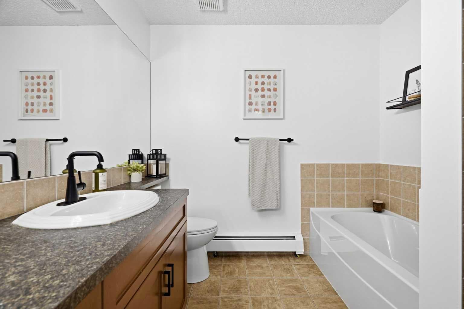 7, 219 Village Terrace SW