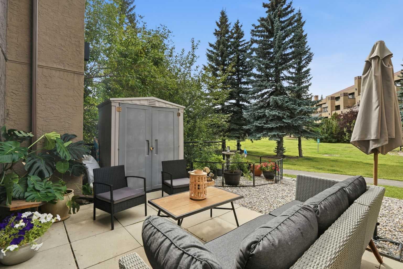 7, 219 Village Terrace SW