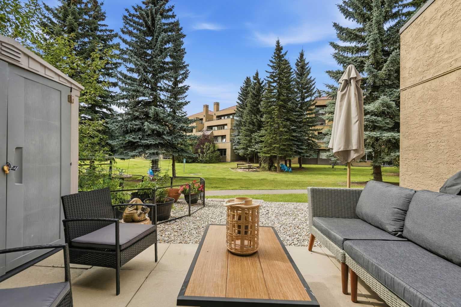 7, 219 Village Terrace SW