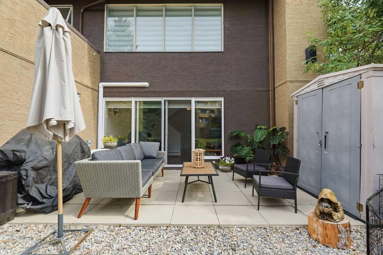 7, 219 Village Terrace SW