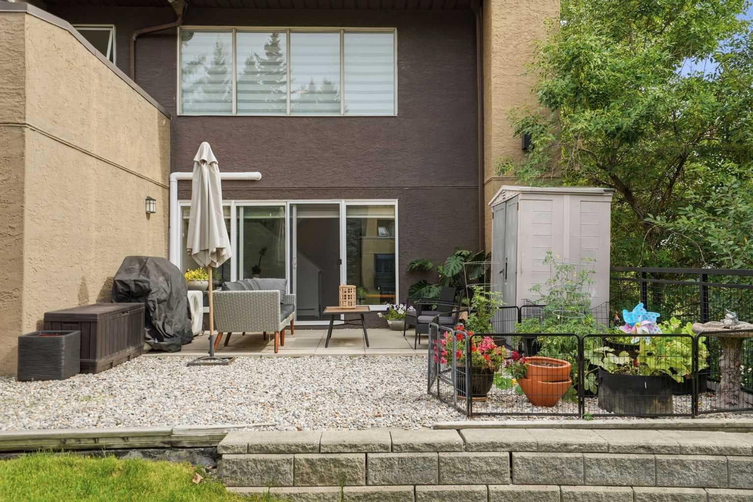 7, 219 Village Terrace SW