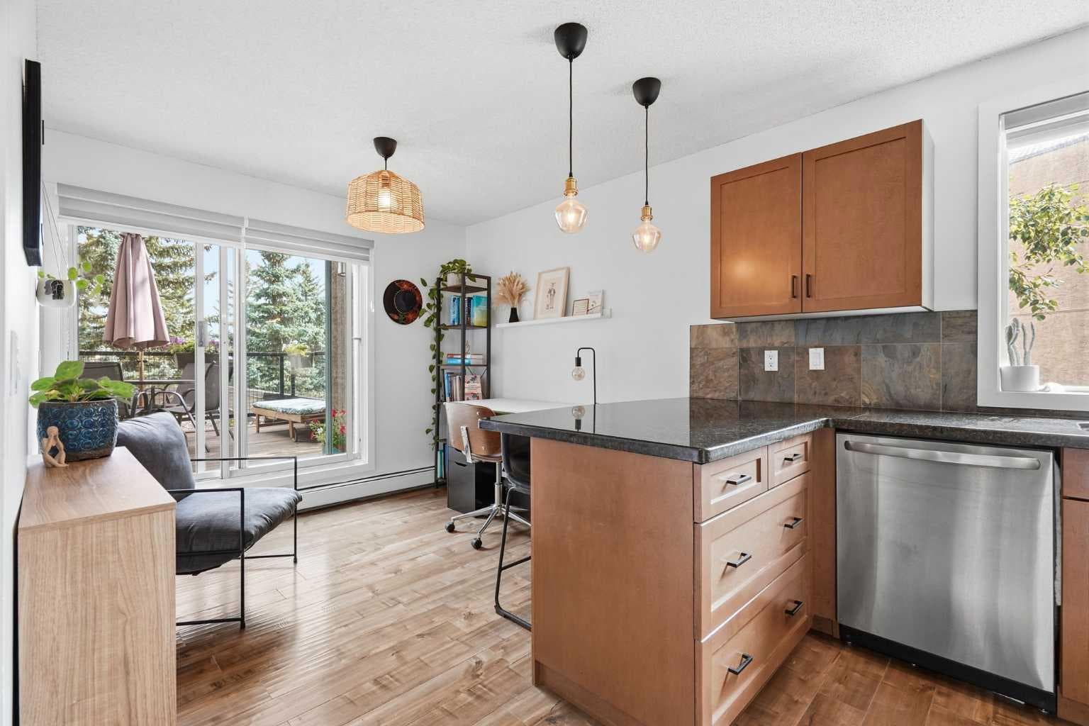 7, 219 Village Terrace SW