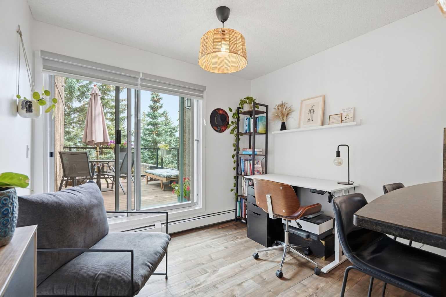 7, 219 Village Terrace SW