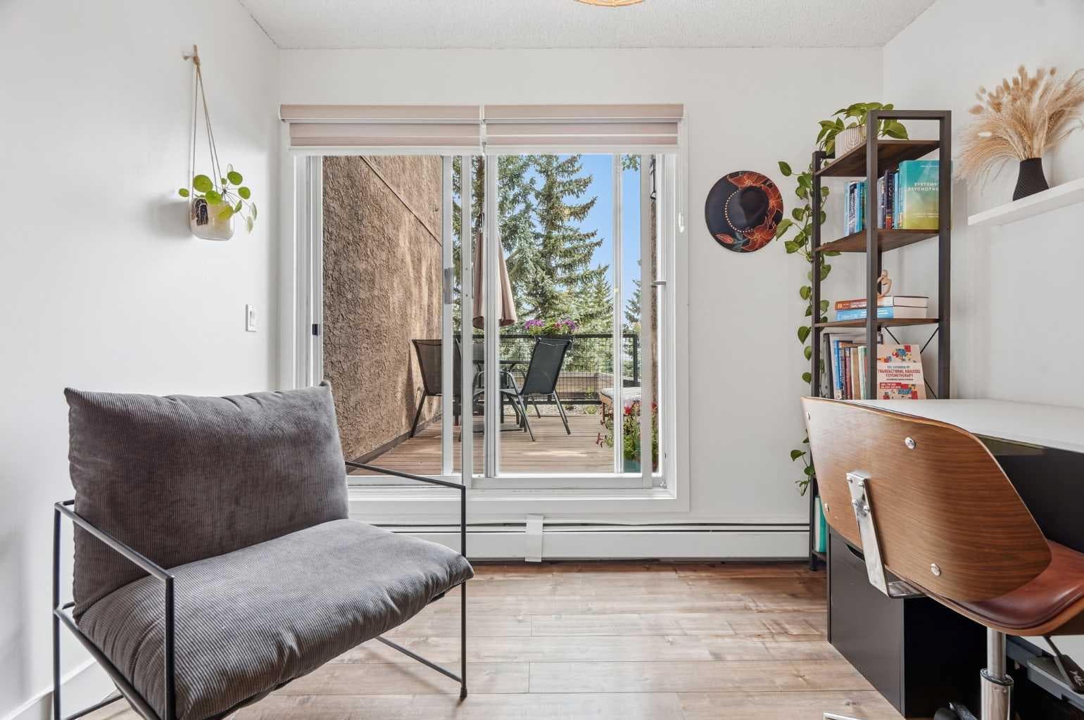 7, 219 Village Terrace SW
