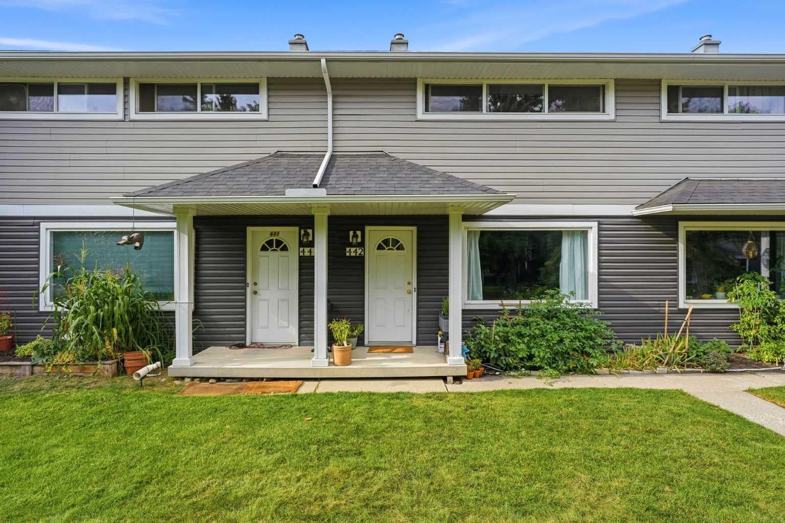 442 Regal Park NE