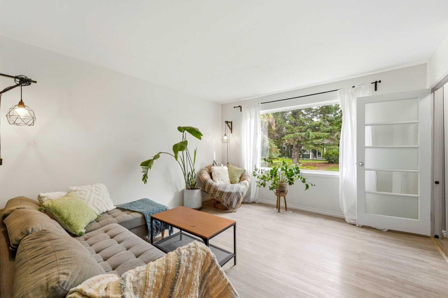 442 Regal Park NE