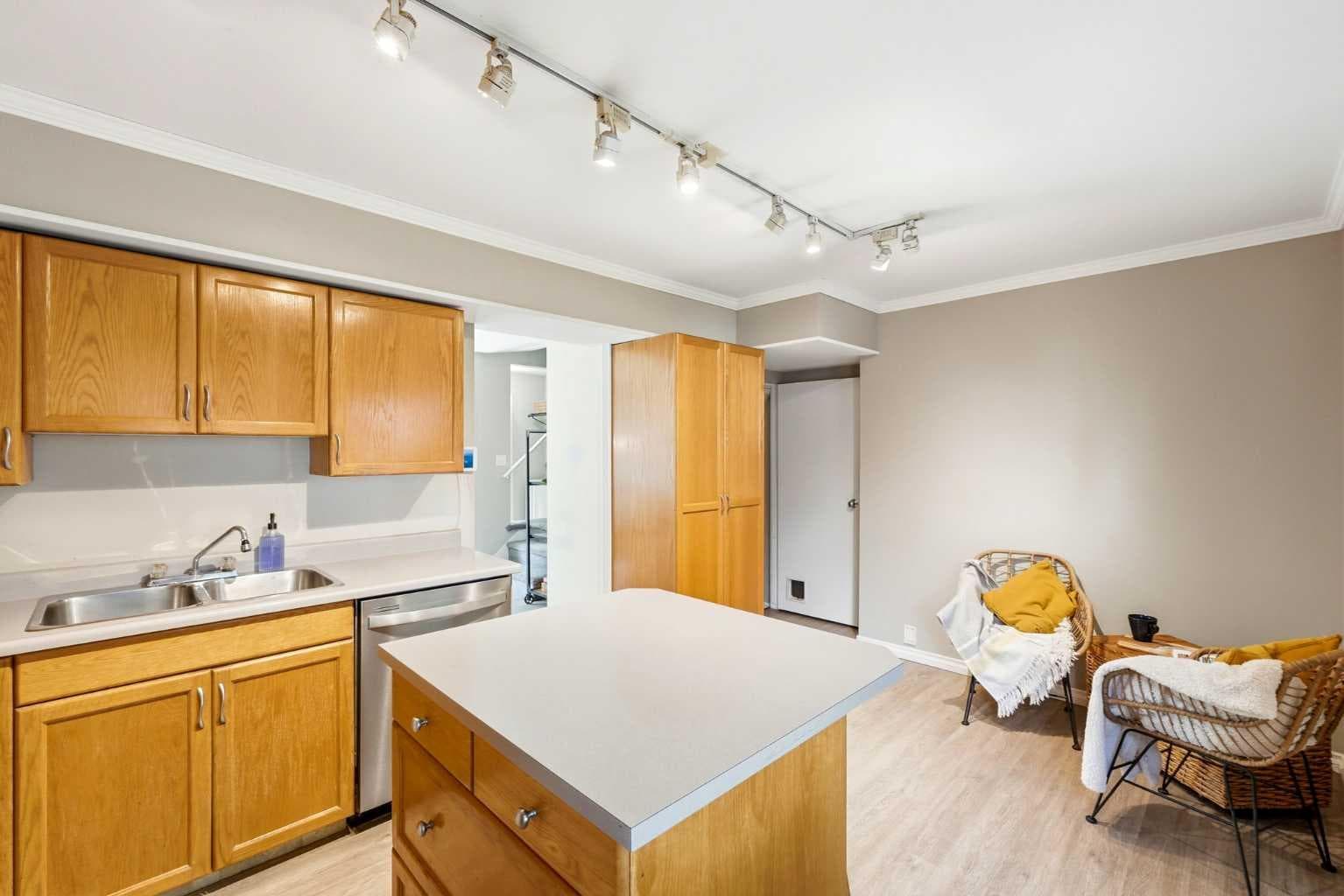 442 Regal Park NE