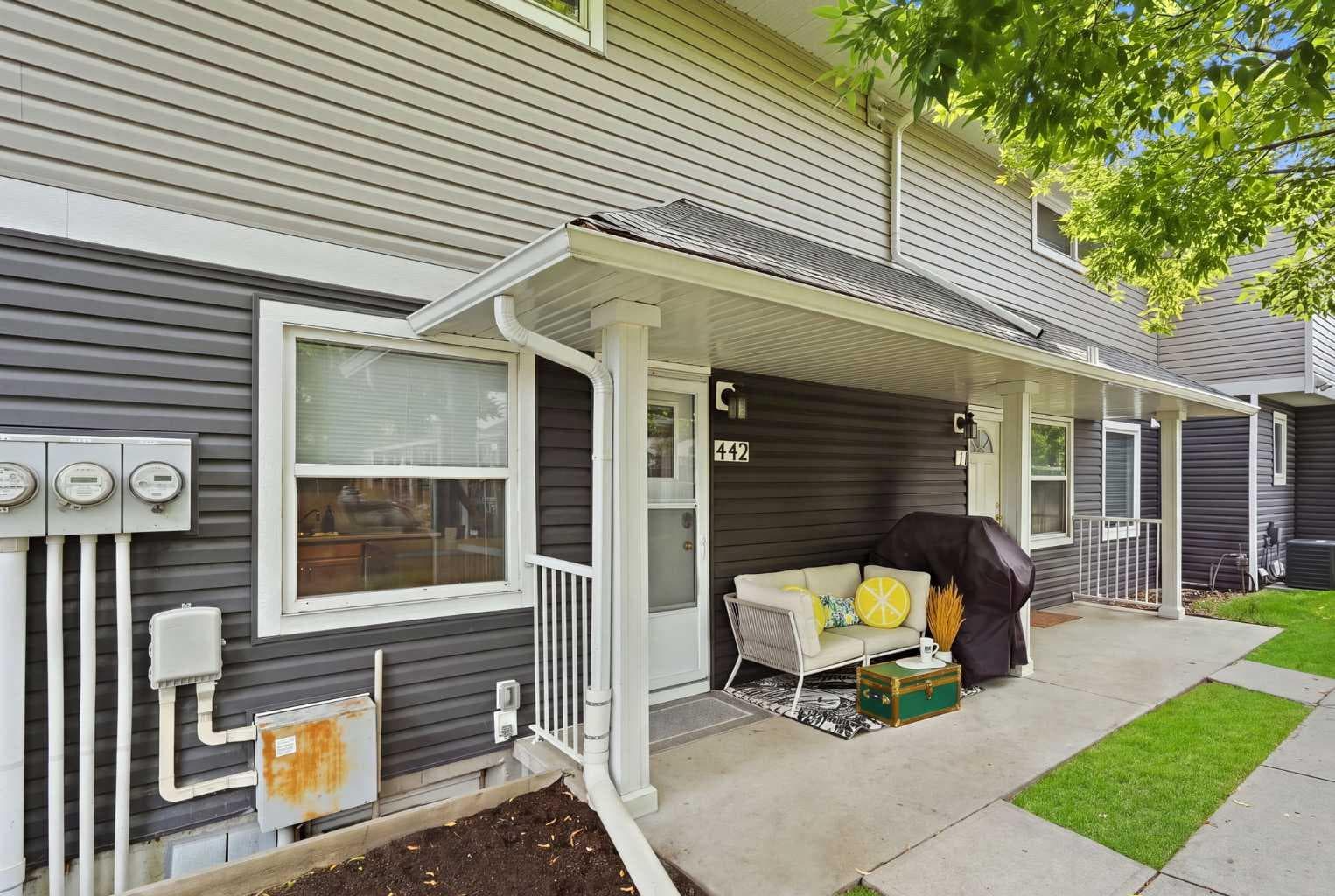 442 Regal Park NE