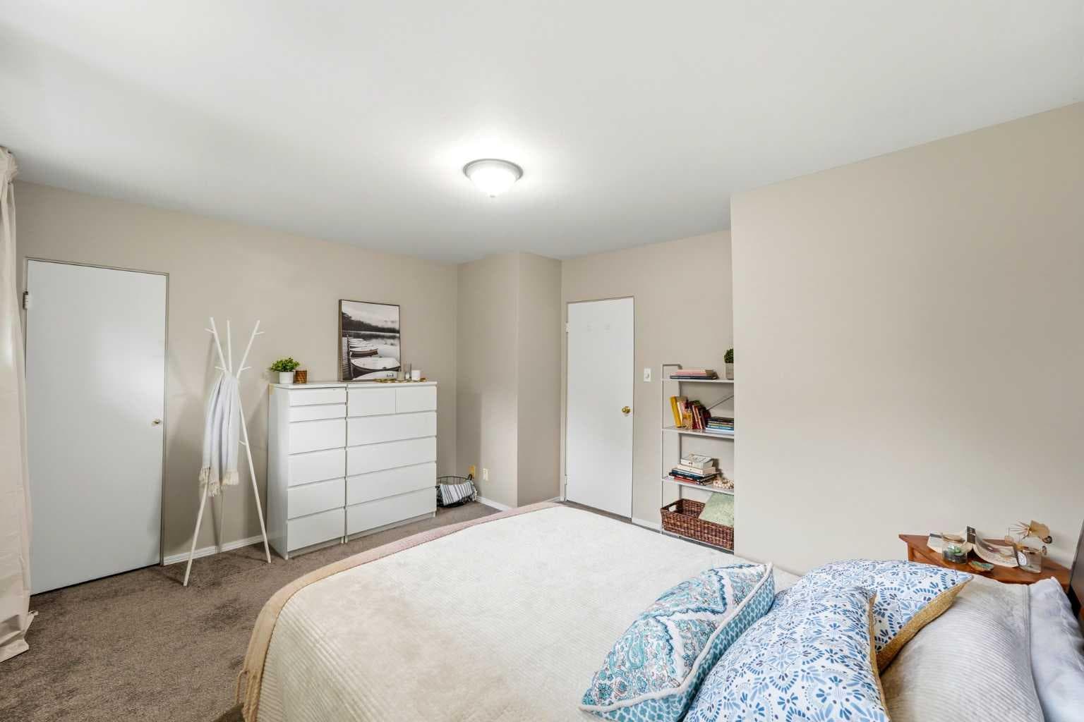 442 Regal Park NE