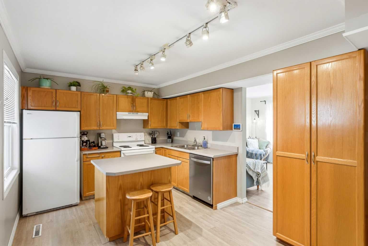 442 Regal Park NE