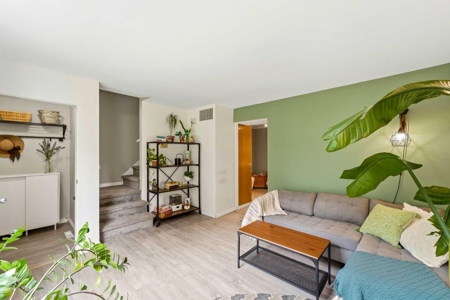442 Regal Park NE