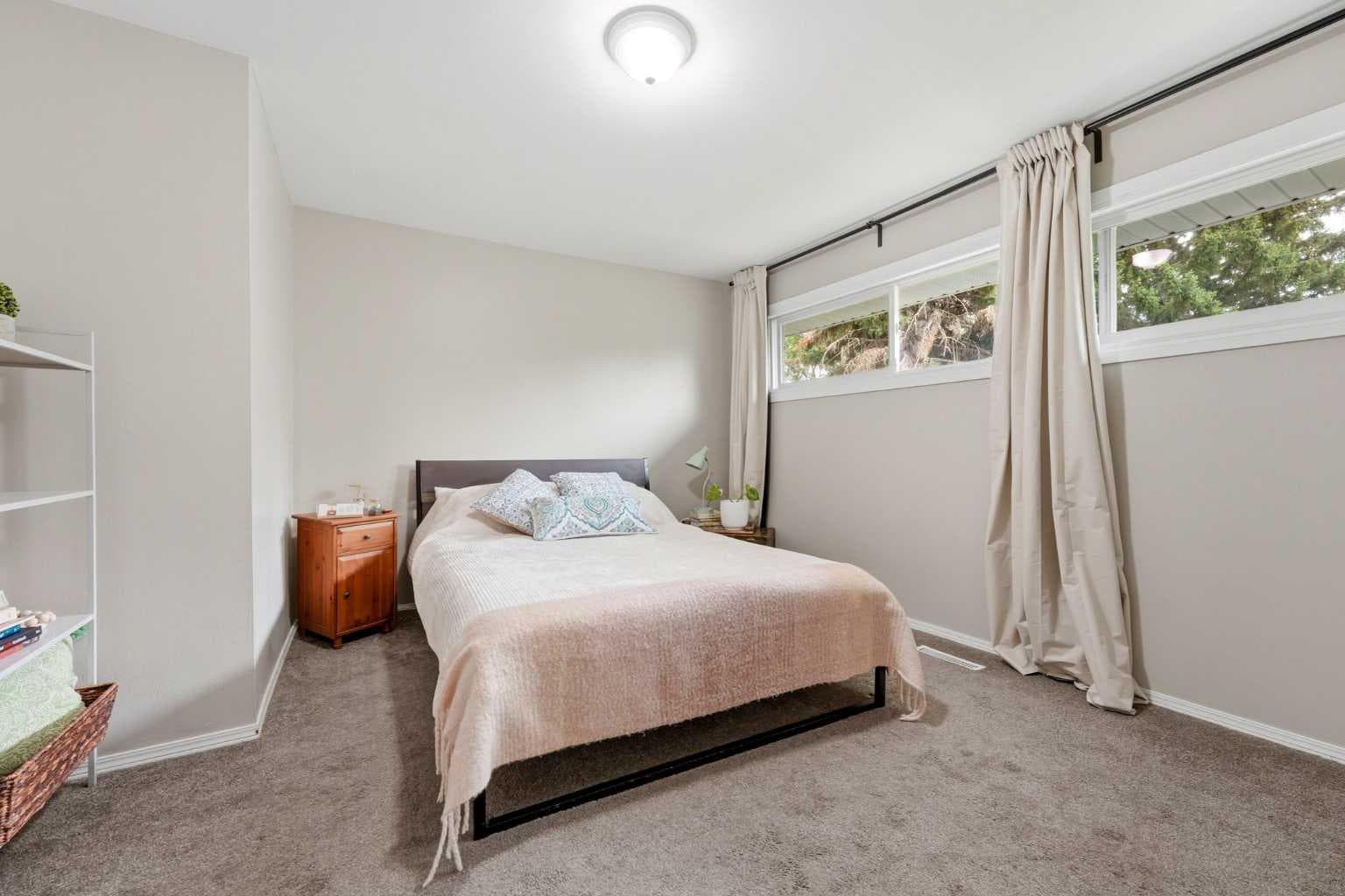 442 Regal Park NE