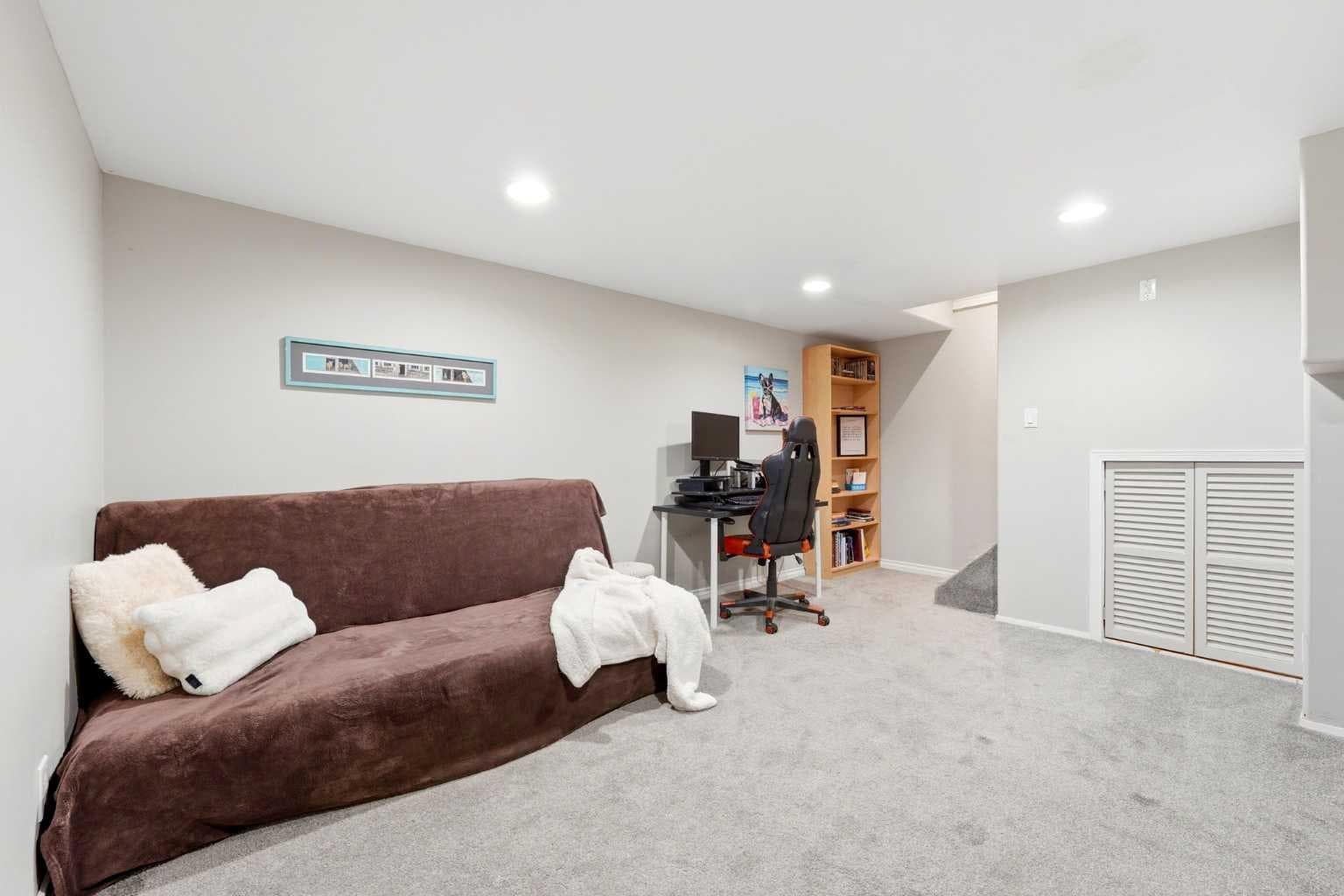 442 Regal Park NE