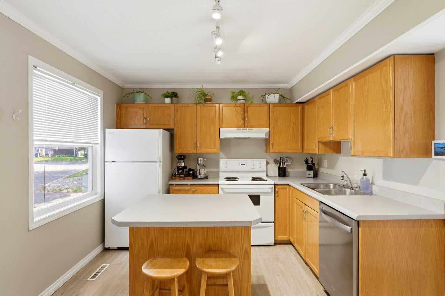 442 Regal Park NE