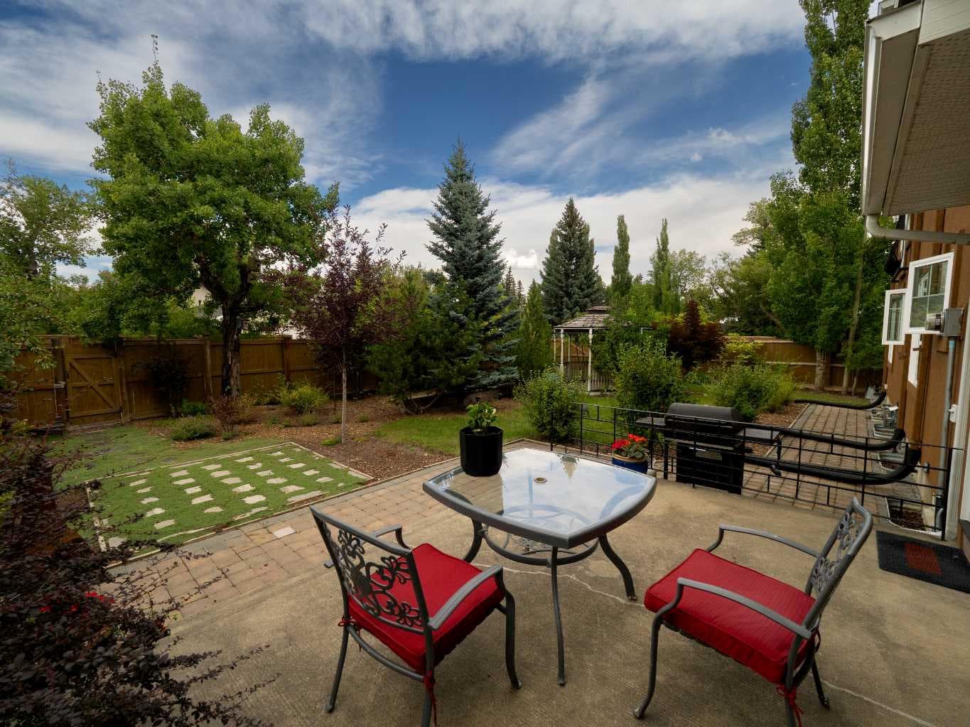 228 Willow Ridge Place SE