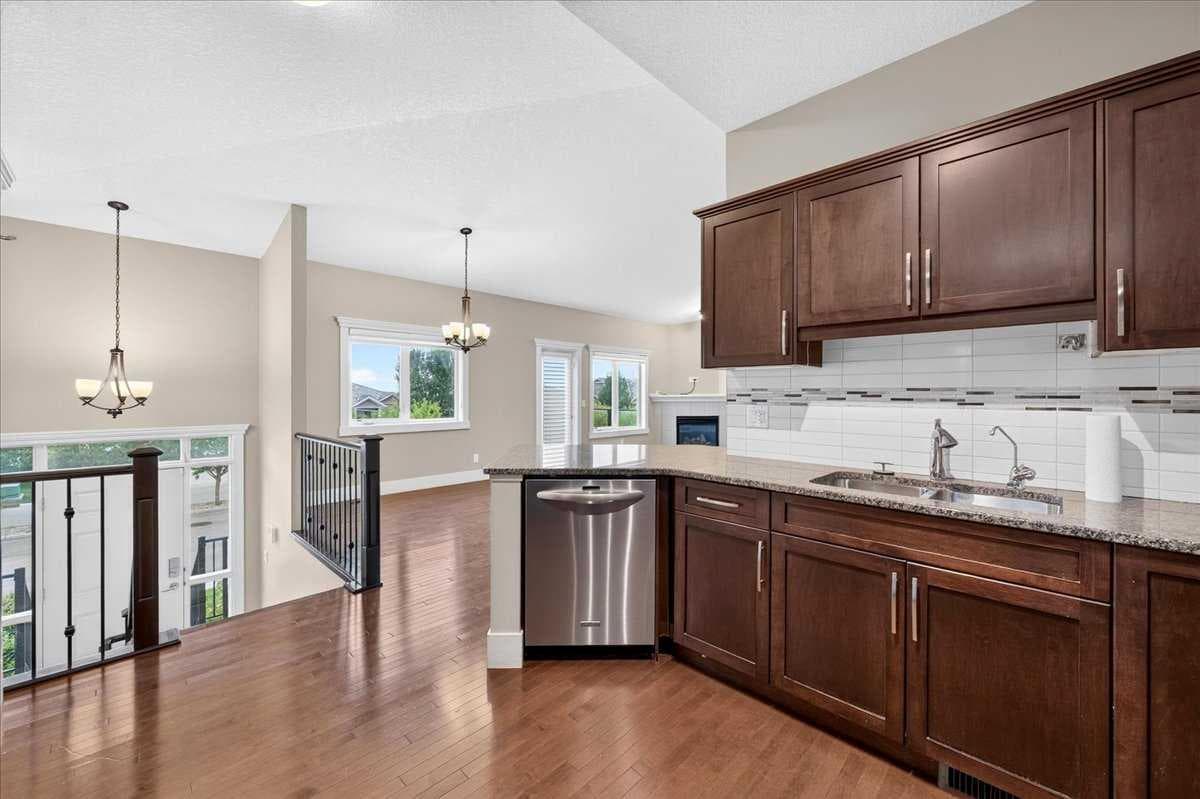 520 Rocky Vista Gardens NW