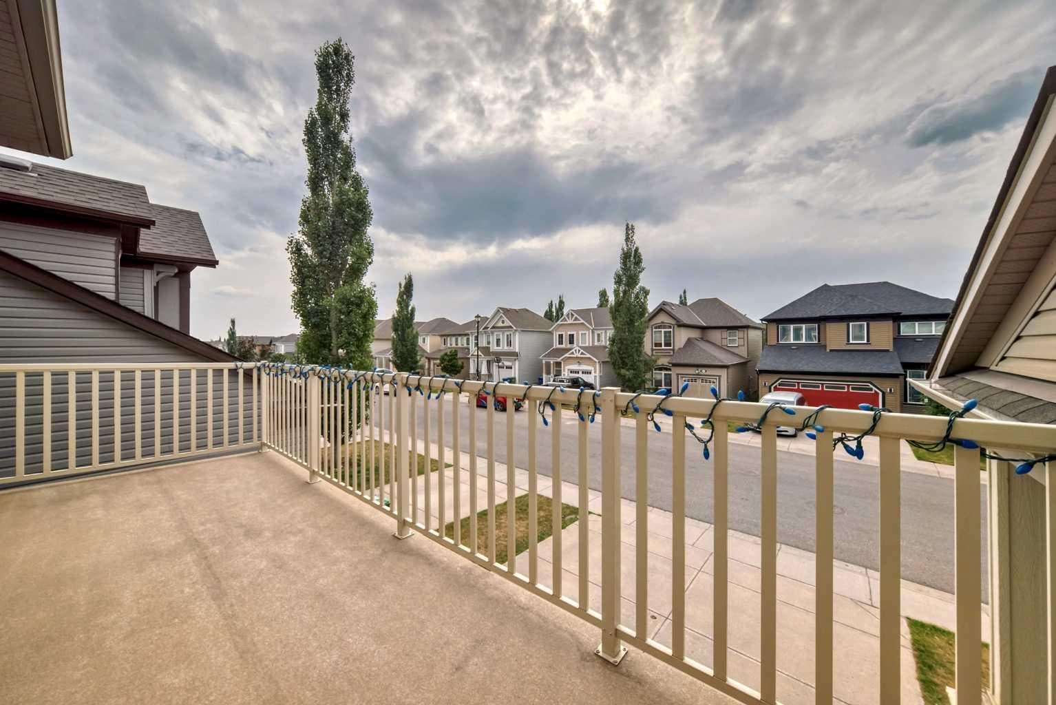 1068 Windhaven Close SW