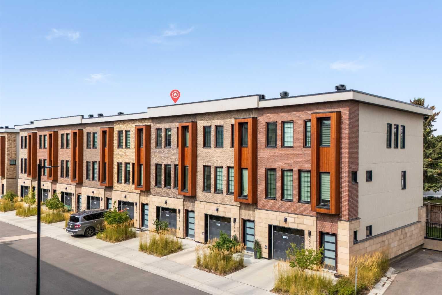 206, 81 Greenbriar Place NW