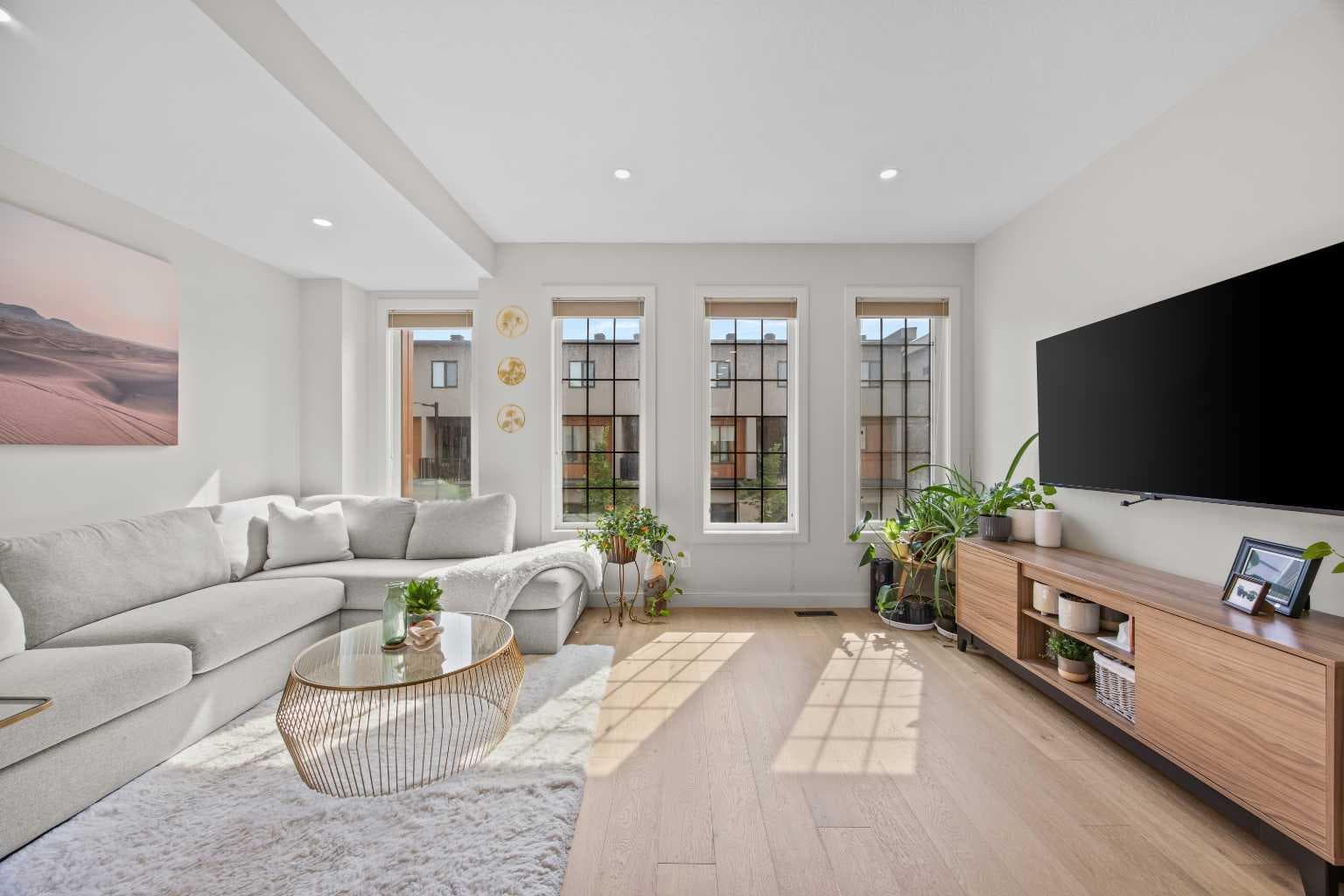 206, 81 Greenbriar Place NW