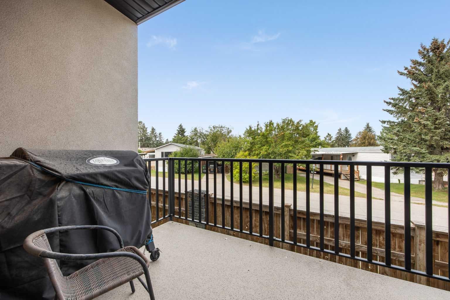 206, 81 Greenbriar Place NW