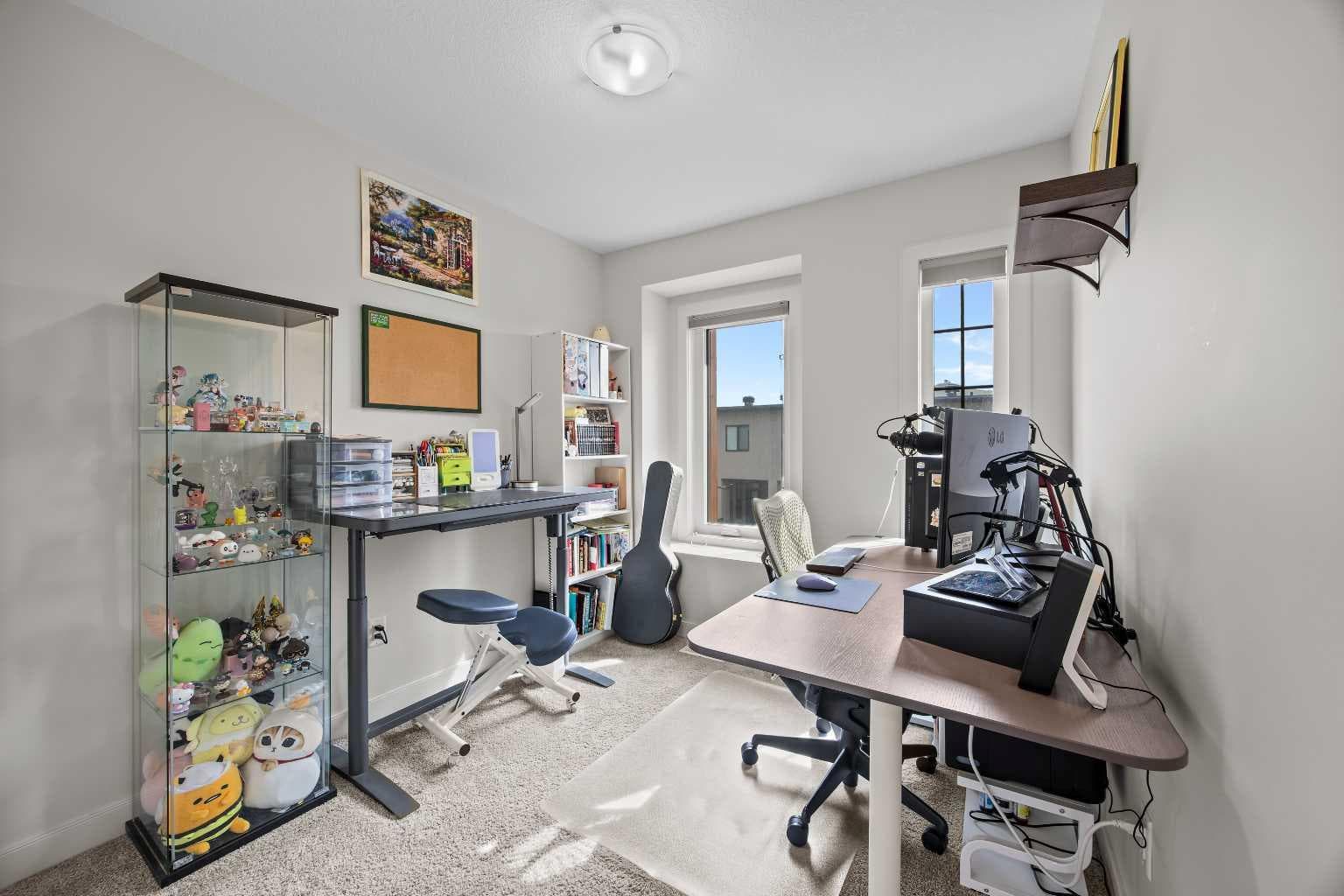 206, 81 Greenbriar Place NW
