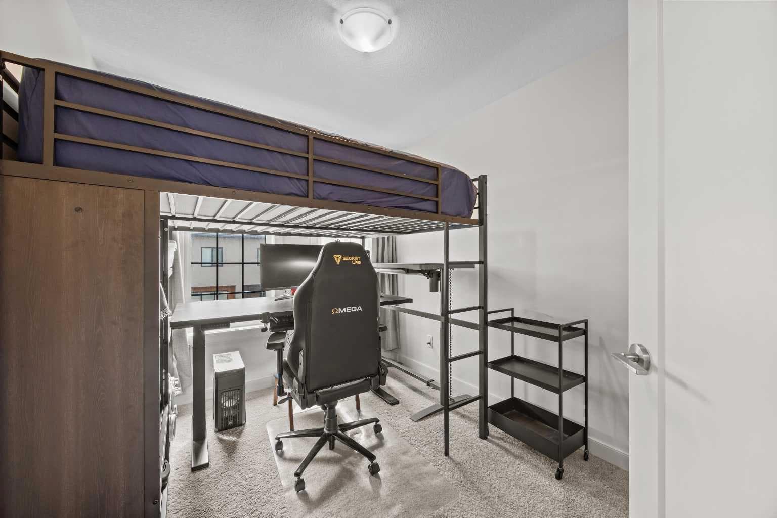 206, 81 Greenbriar Place NW